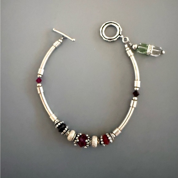 Estate Crystal Sterling Silver Toggle Bracelet
7.75 Inches Long - Picture 4 of 5